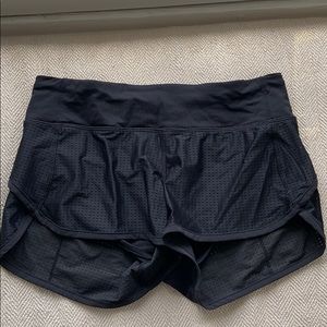 size 4 lululemon shorts